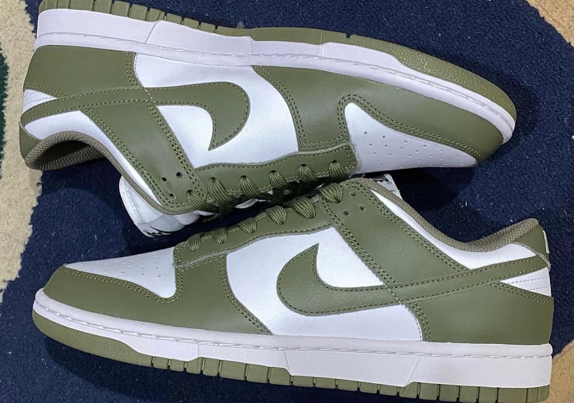 Nike Dunk Low "Medium Olive"