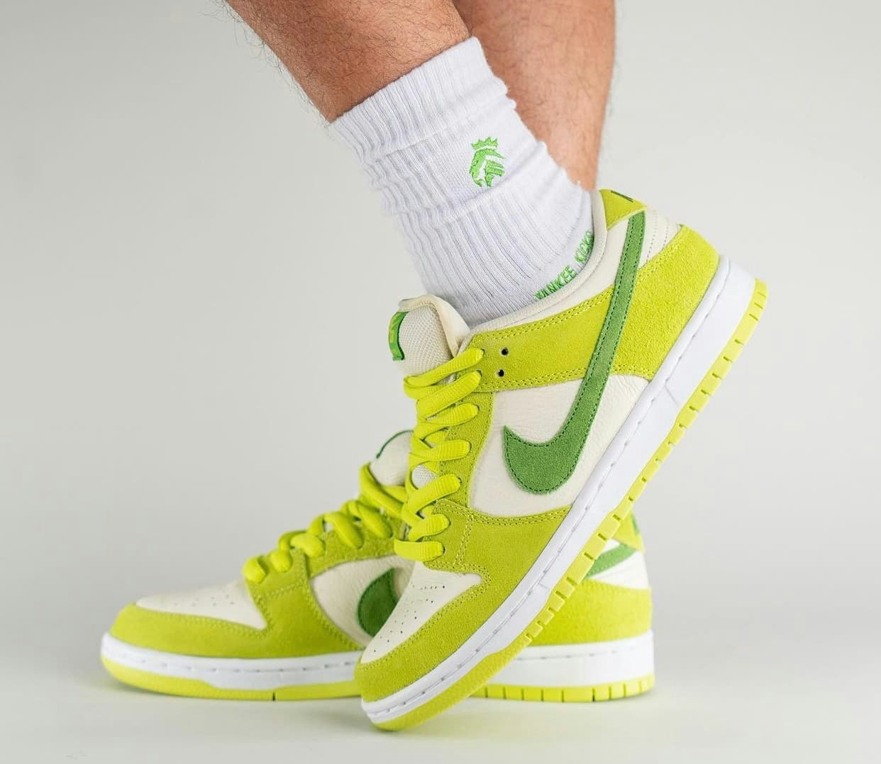 Nike SB Dunk Low  "Green Apple"