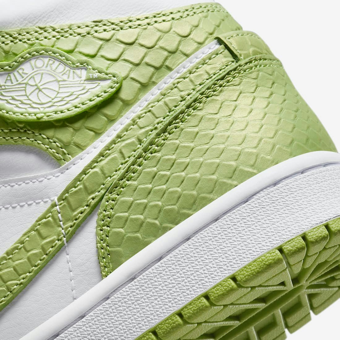 Air Jordan 1 Mid "Green Python" 