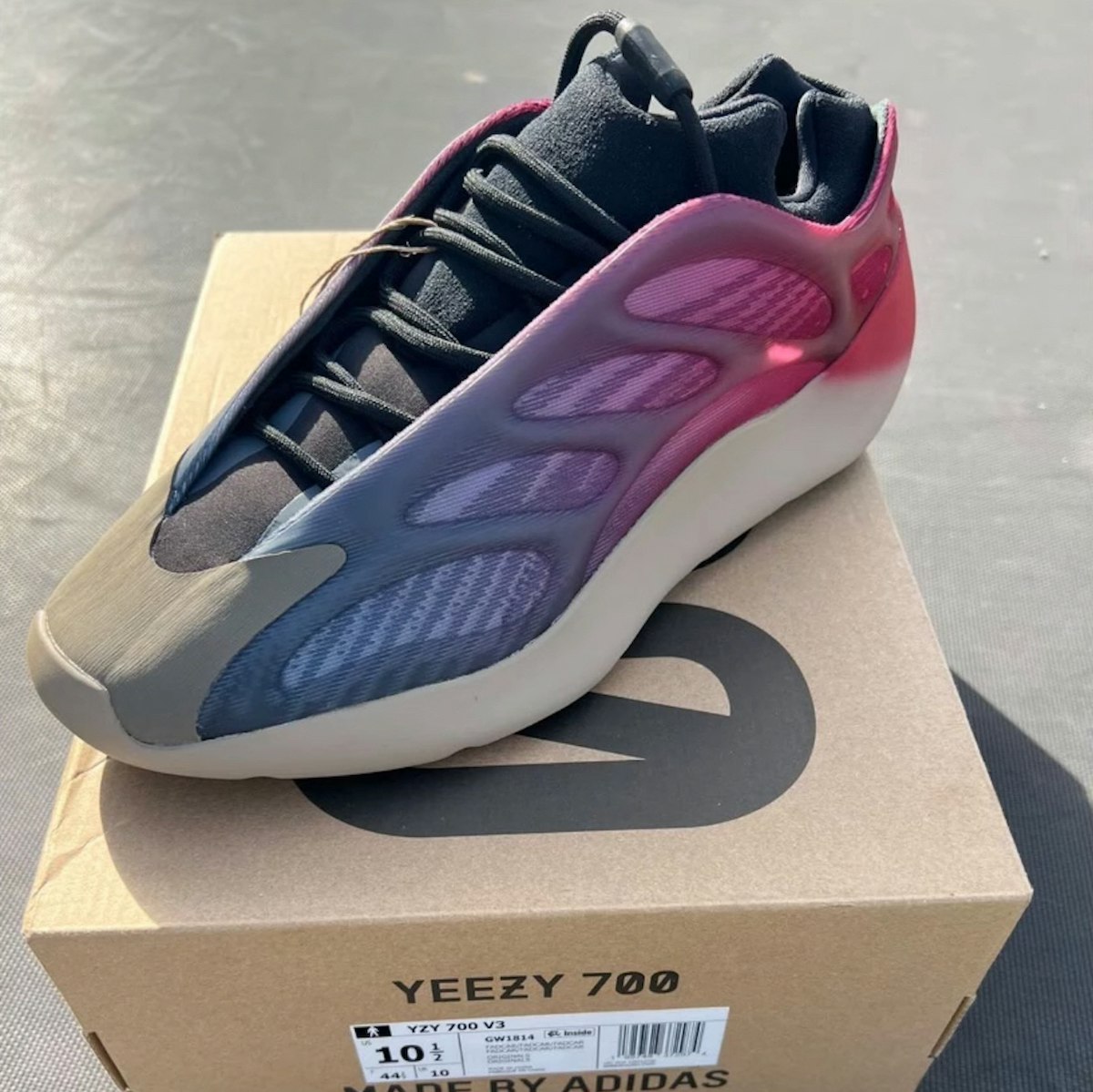 adidas YEEZY 700 V3 “Fade Carbon”