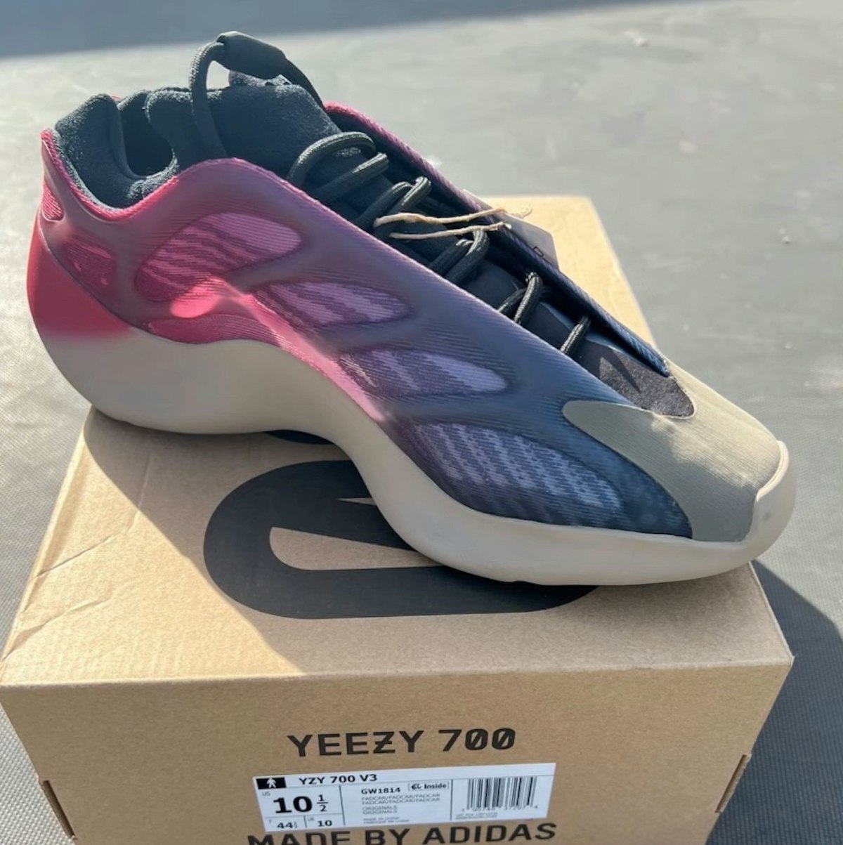 adidas YEEZY 700 V3 “Fade Carbon”