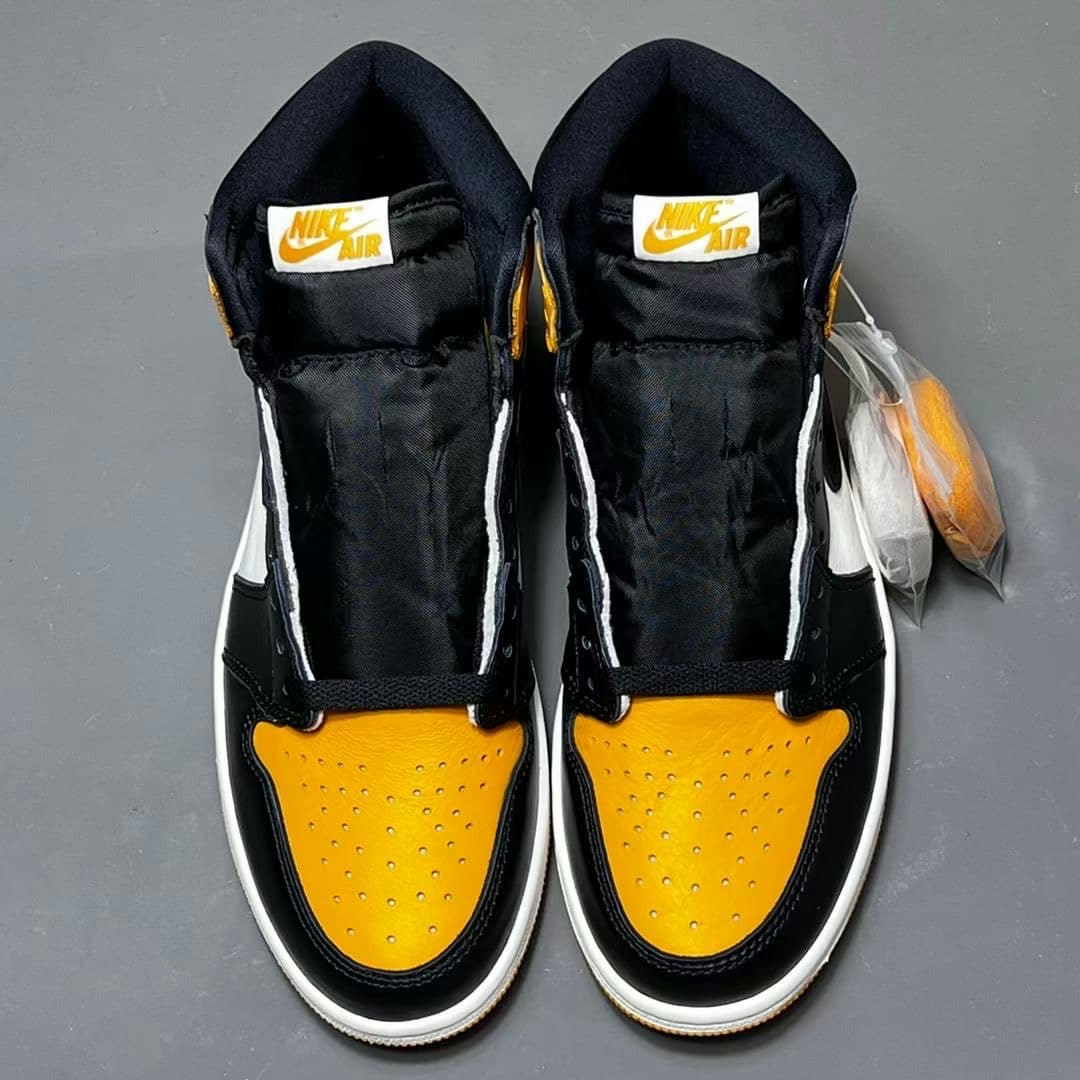 Air Jordan 1 Retro High "Yellow Toe" 