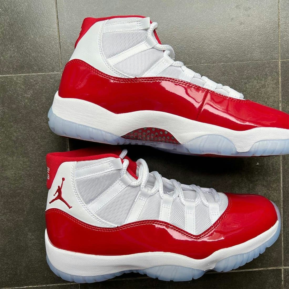 Air Jordan 11 "Cherry" 