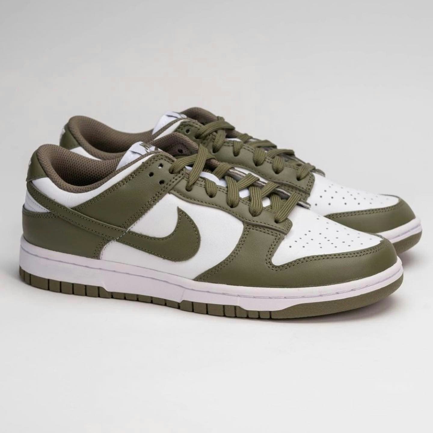 Nike Dunk Low "Medium Olive"