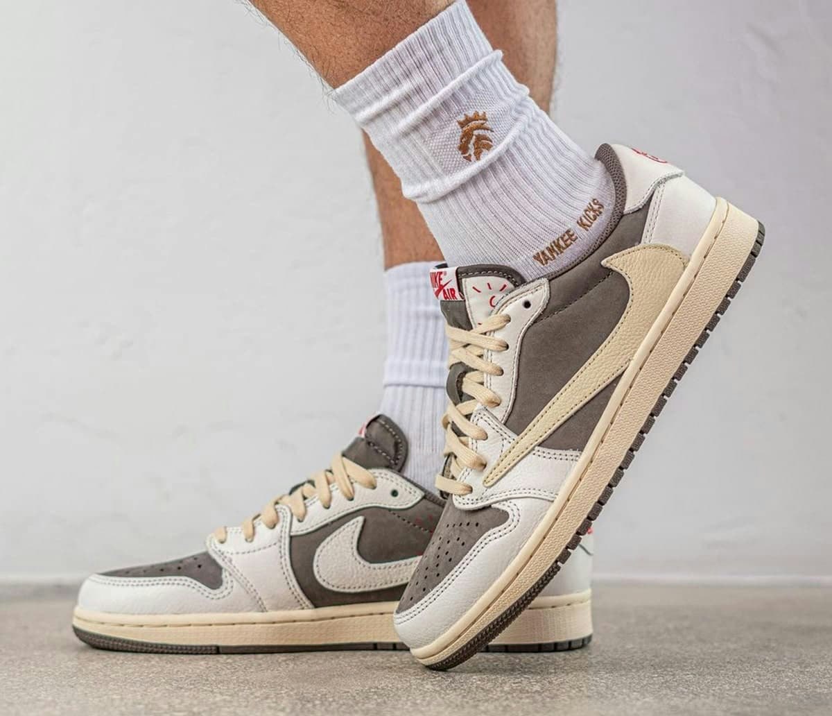 Sneaker Target: Travis Scott Air Jordan 1 Low "Reversed Mocha" 