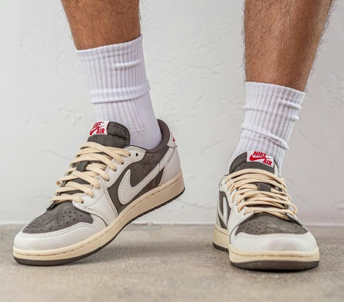 Sneaker Target: Travis Scott Air Jordan 1 Low "Reversed Mocha" 