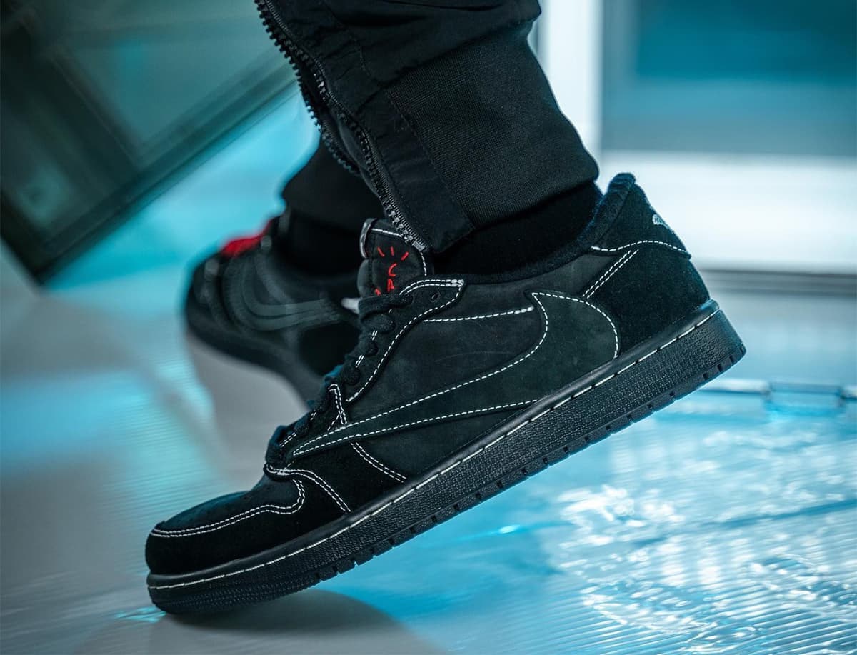 Travis Scott x Air Jordan 1 Low "Black Phantom" 