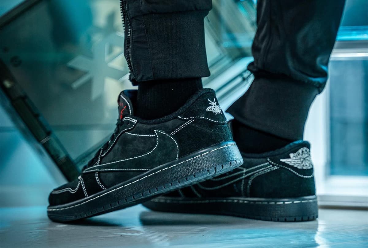 Travis Scott x Air Jordan 1 Low "Black Phantom" 