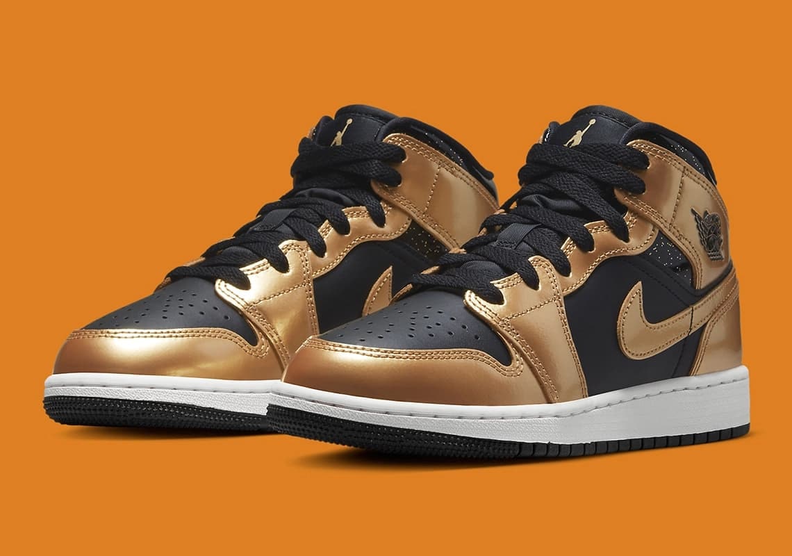 Air Jordan 1 Mid "Metallic Gold"