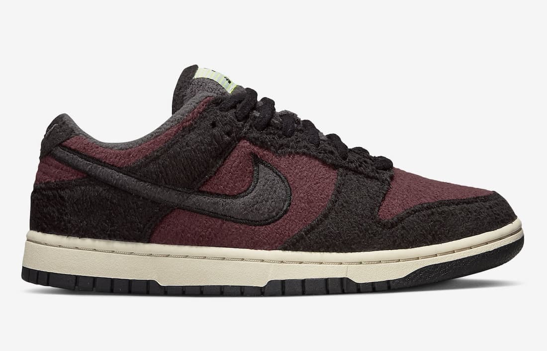 Nike Dunk Low "Fleece" (Red)