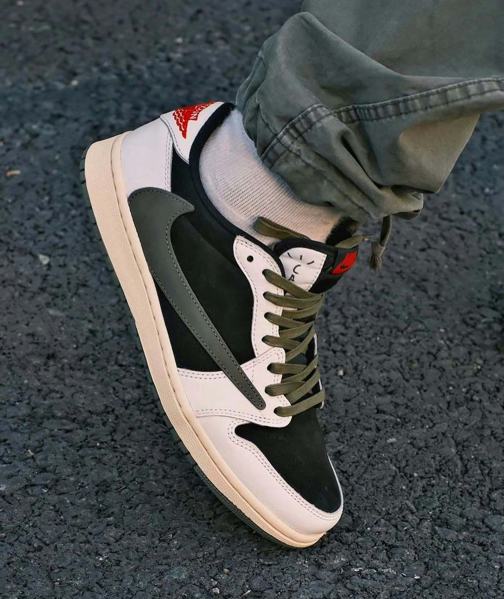 Travis Scott x Air Jordan 1 Low OG "Olive"