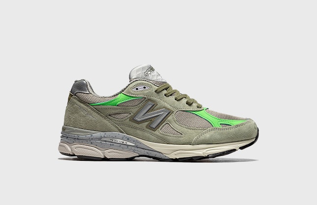 Patta x New Balance 990v3 "Keep your family close"