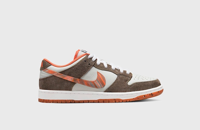 Crushed D.C. x Nike SB Dunk Low "Golden Hour" Crushed D.C. x Nike SB Dunk Low "Golden Hour"