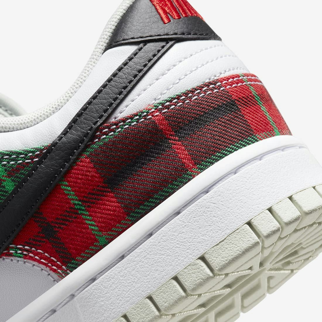 Nike Dunk Low "Tartan Plaid"