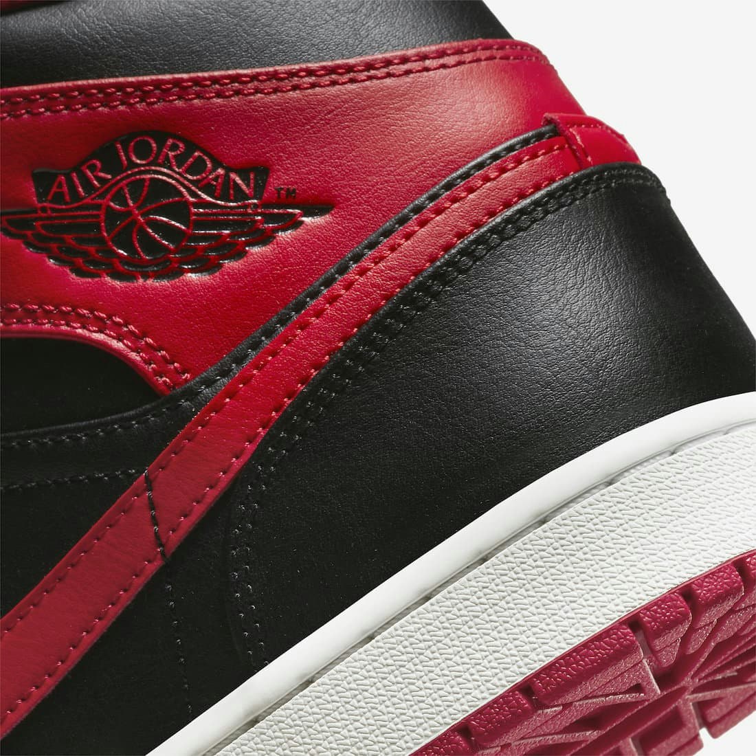 Air Jordan 1 Mid "Alternate Bred"
