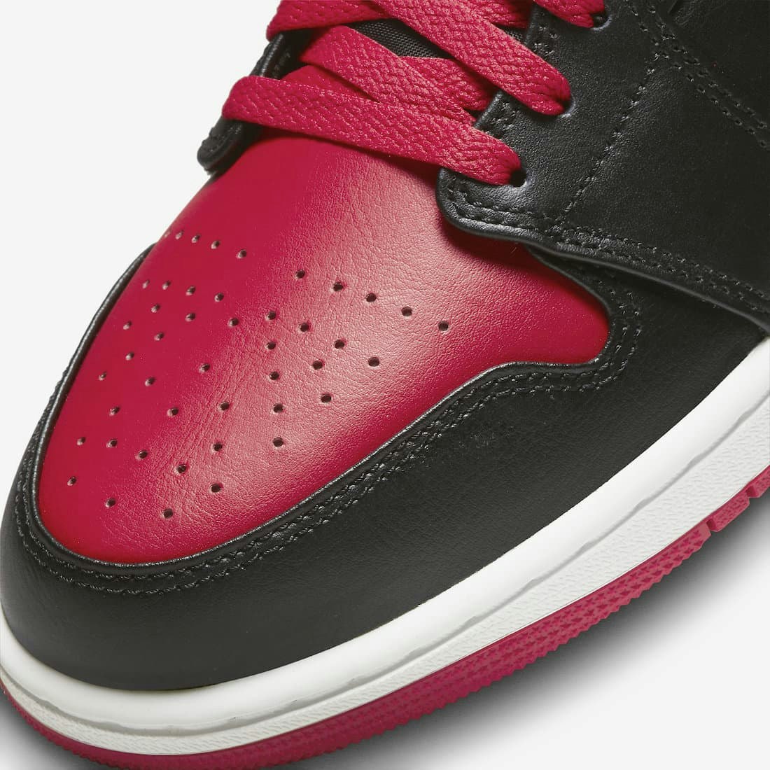 Air Jordan 1 Mid "Alternate Bred"