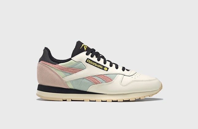 Smiley x Reebok Classic Leather "Stinger Yellow" Smiley x Reebok Classic Leather "Stinger Yellow"