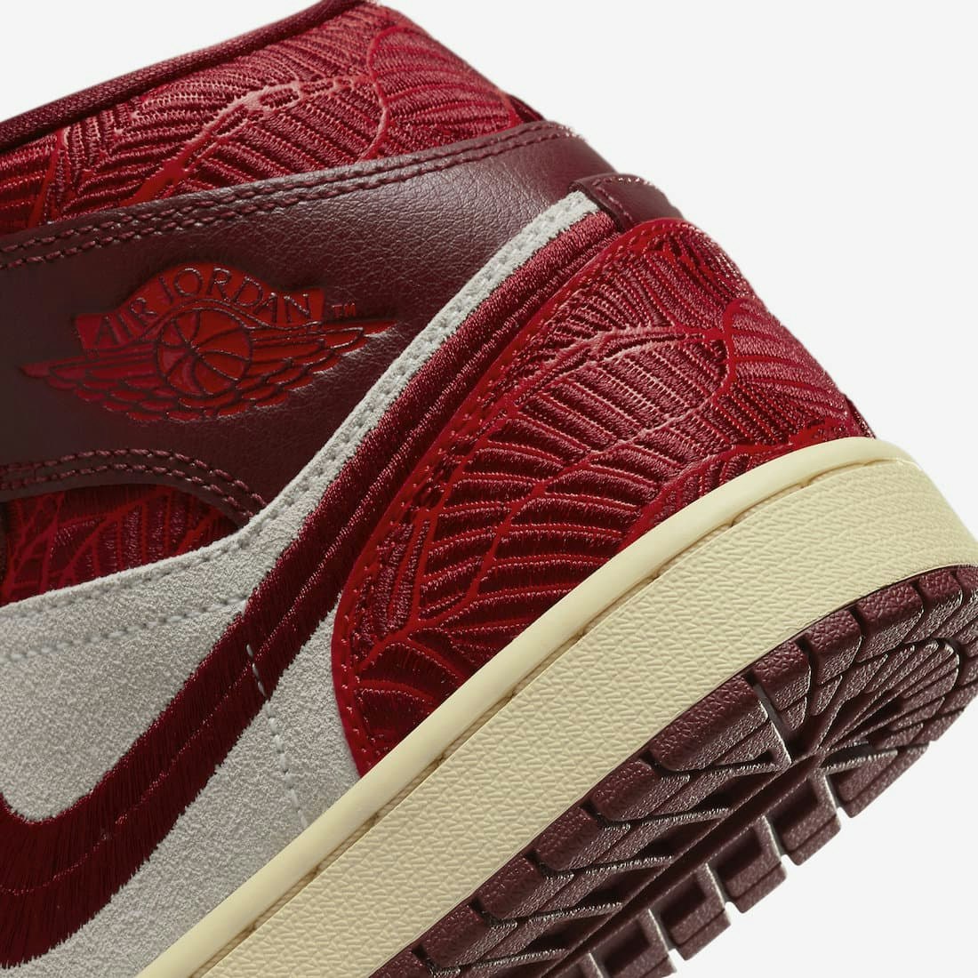 Air Jordan 1 Mid SE "Tiki Leaf"