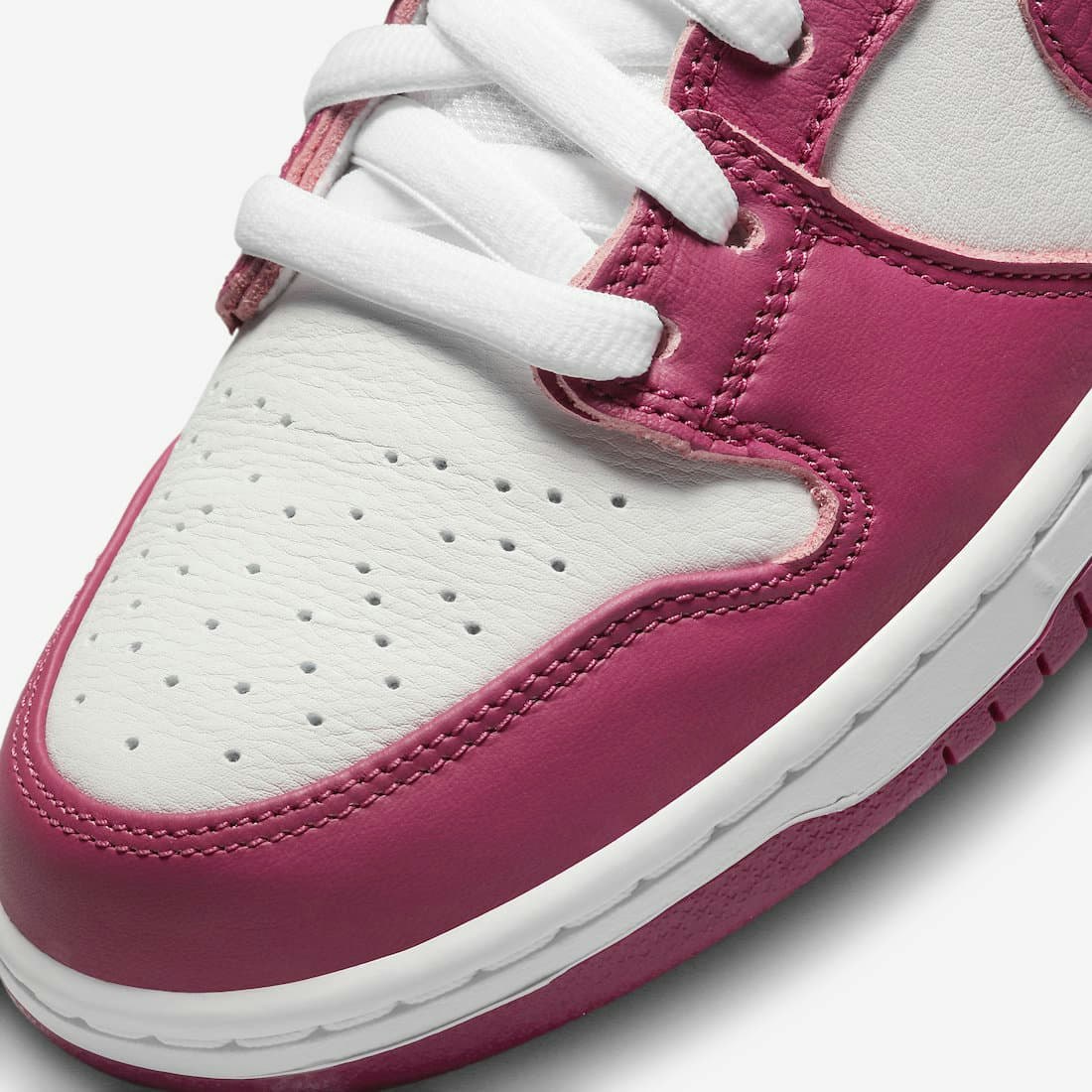 Nike SB Dunk High "Sweet Beet"
