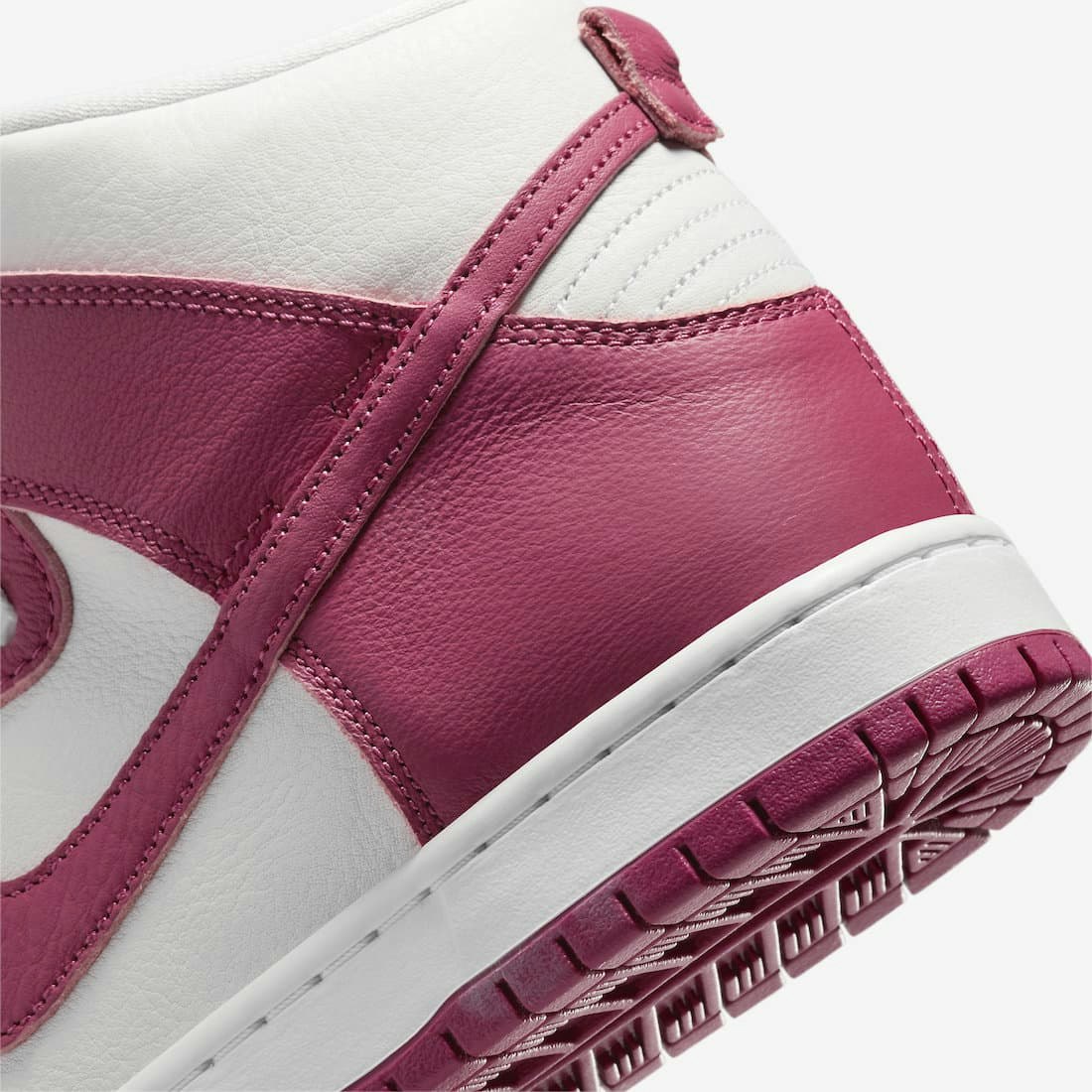 Nike SB Dunk High "Sweet Beet"
