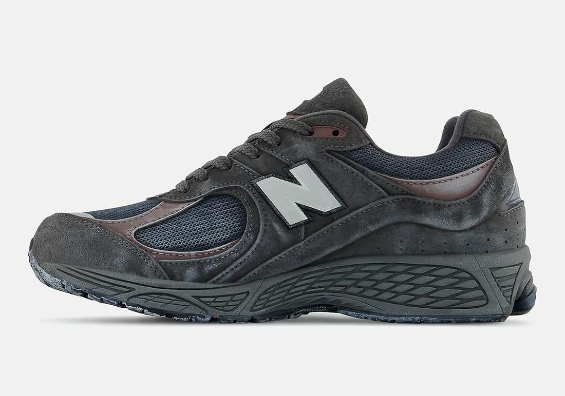 New Balance 2002R "Magnet"