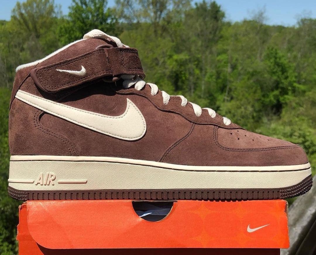 Nike Air Force 1 Mid "Chocolate"