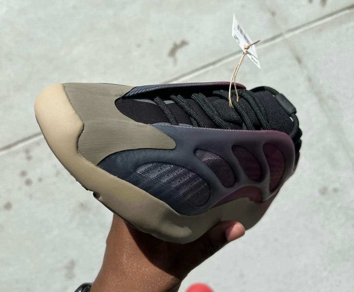 adidas YEEZY 700 V3 “Fade Carbon”