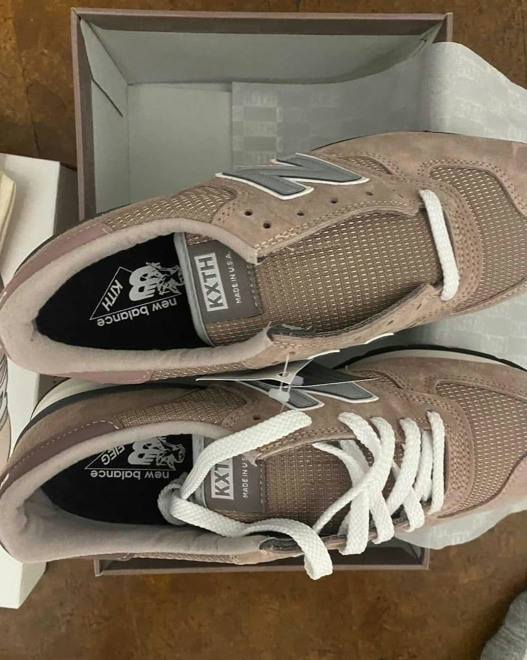 Kith x New Balance 990v1 "Dusty Rose"