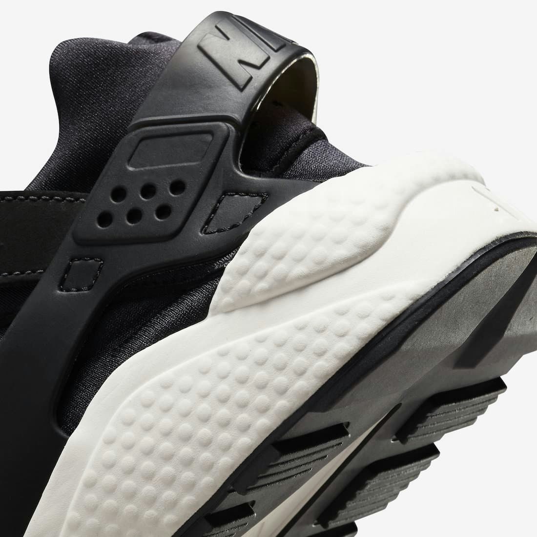 Nike Air Huarache “Off Noir”