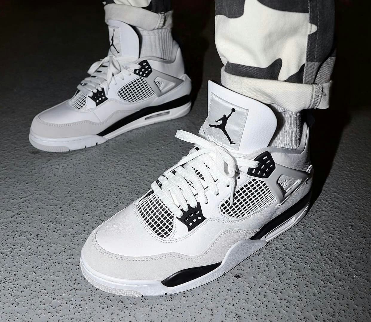 Air Jordan 4 "Military Black"