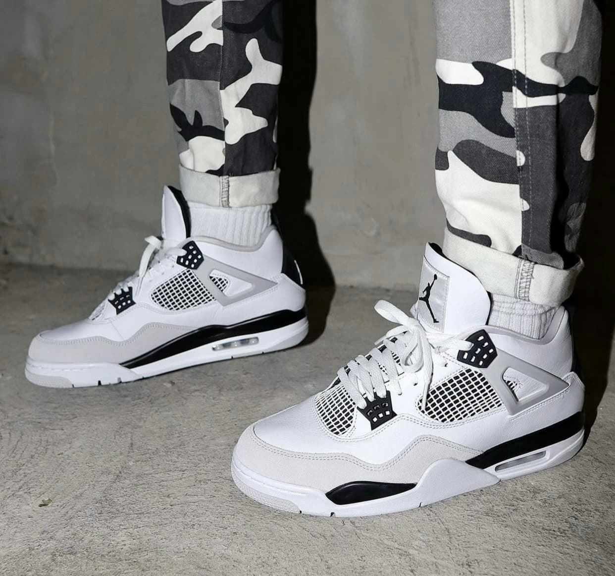 Air Jordan 4 "Military Black"