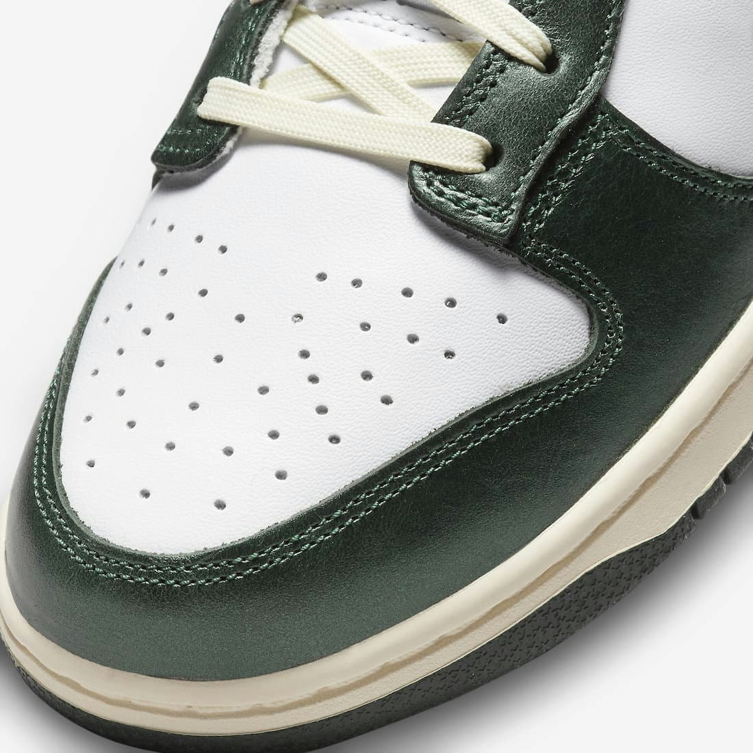 Nike Dunk Low "Vintage Green"