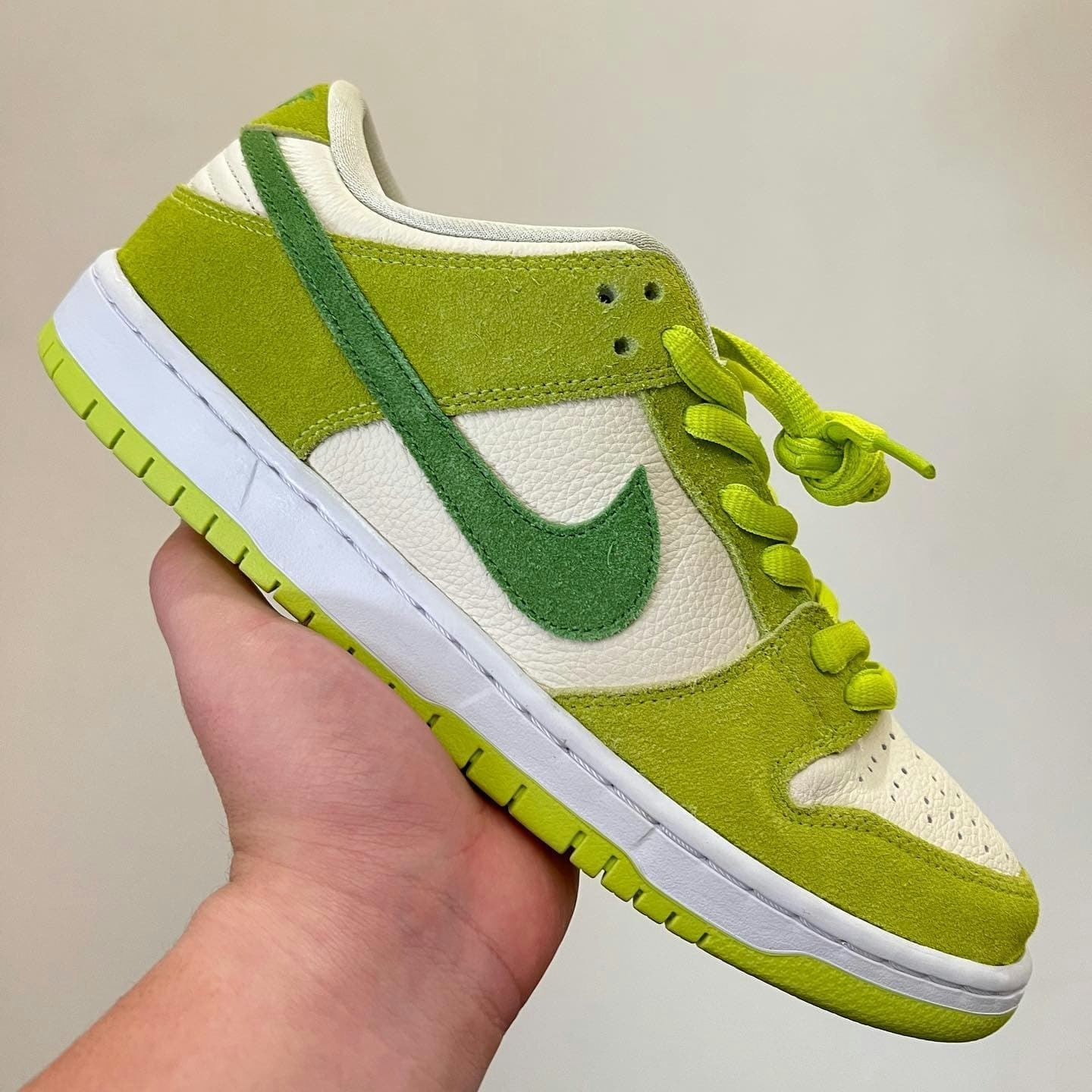 Nike SB Dunk Low  "Green Apple"