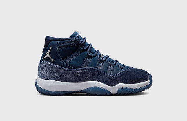 Air Jordan 11 Velvet "Midnight Navy"