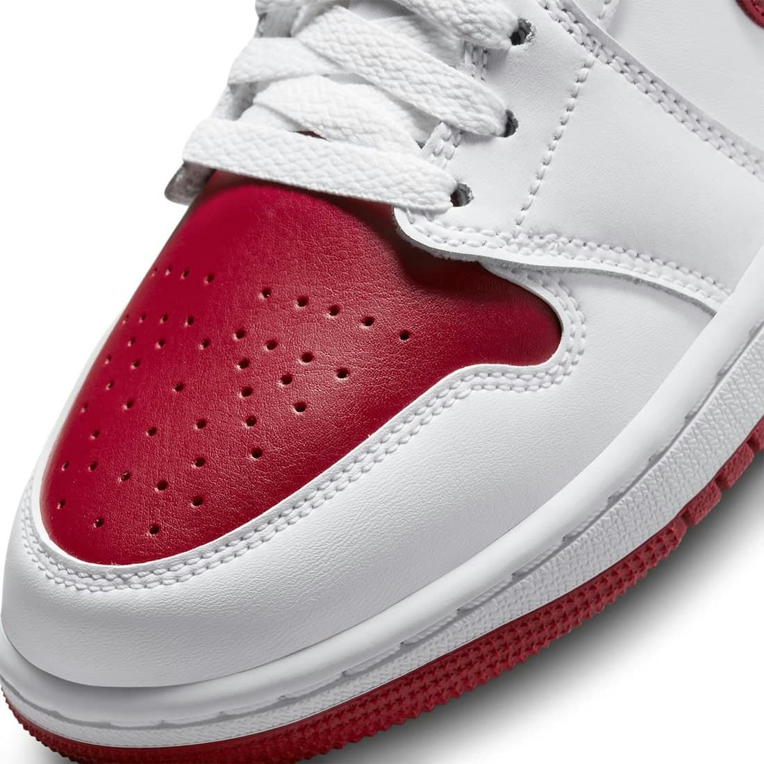 Air Jordan 1 Mid “Red Toe”