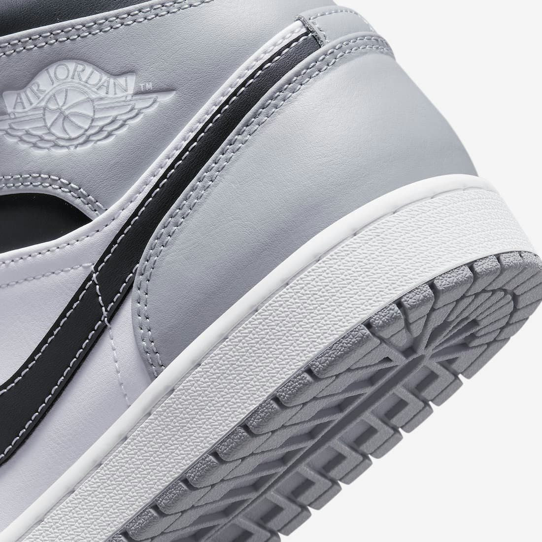Air Jordan 1 Mid "Light Smoke Grey"
