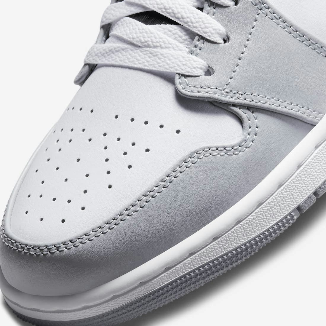 Air Jordan 1 Mid "Light Smoke Grey"