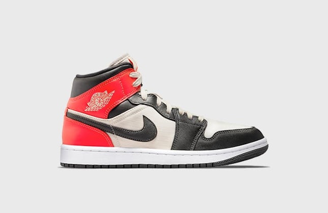 Air Jordan 1 Mid “Newsprint”