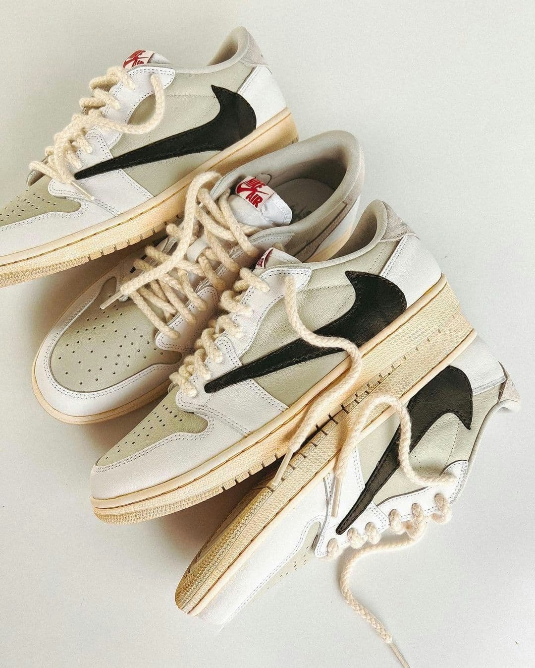 Travis Scott x Air Jordan 1 Low LEAK 