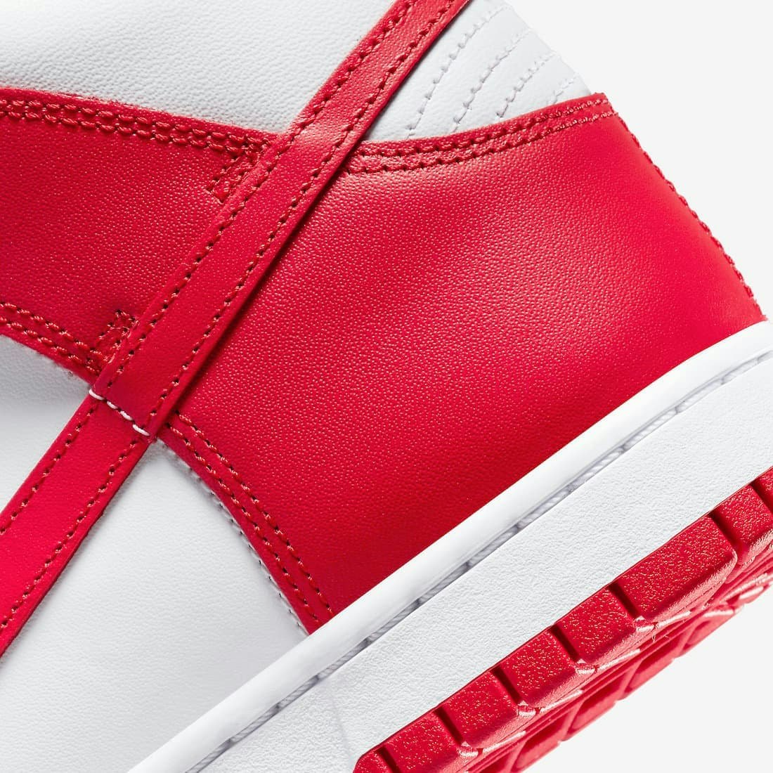 Nike Dunk High "University Red"