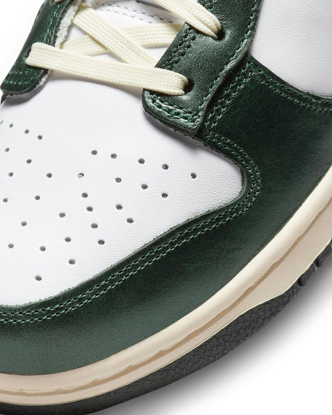 Nike Dunk Low "Vintage Green"