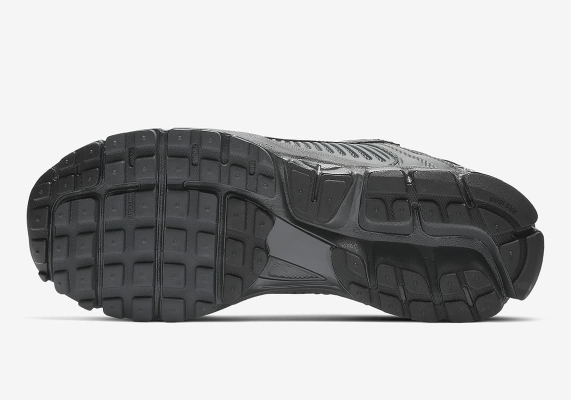 Nike Zoom Vomero 5 "Blackout Rush"