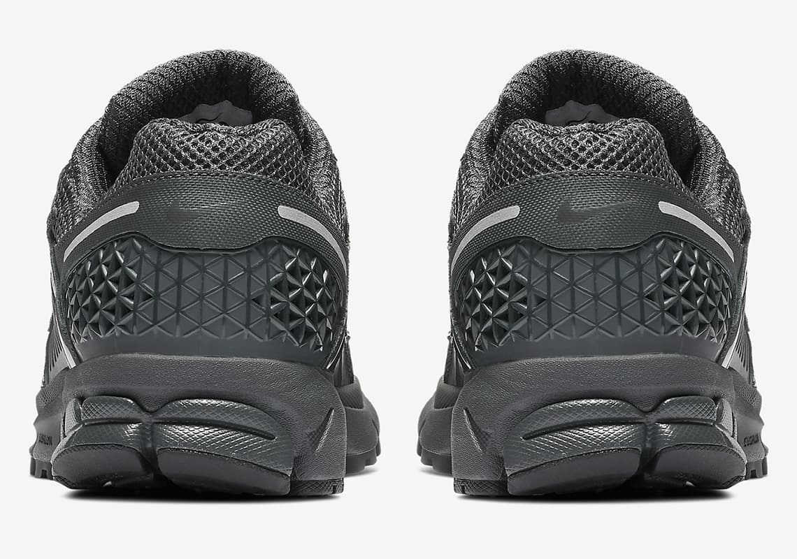 Nike Zoom Vomero 5 "Blackout Rush"