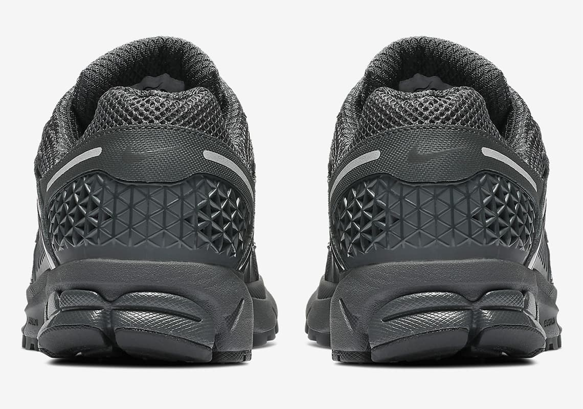 Nike Zoom Vomero 5 "Blackout Rush"