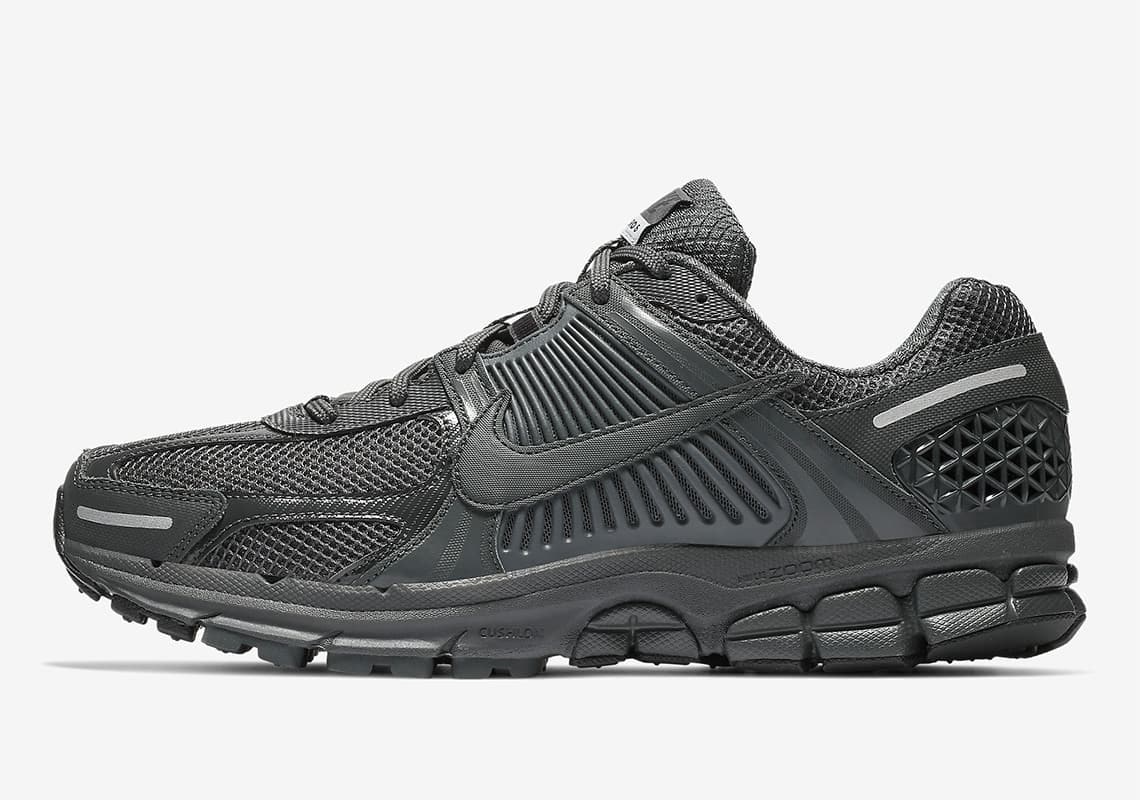 Nike Zoom Vomero 5 "Blackout Rush"