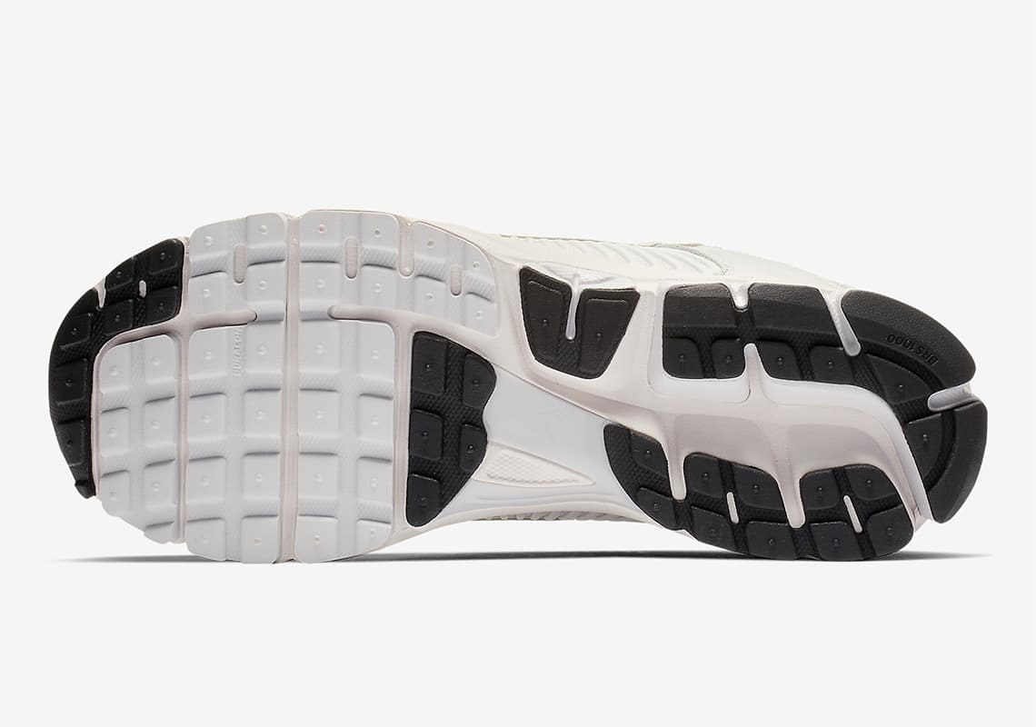 Nike Zoom Vomero 5 "Triple White"