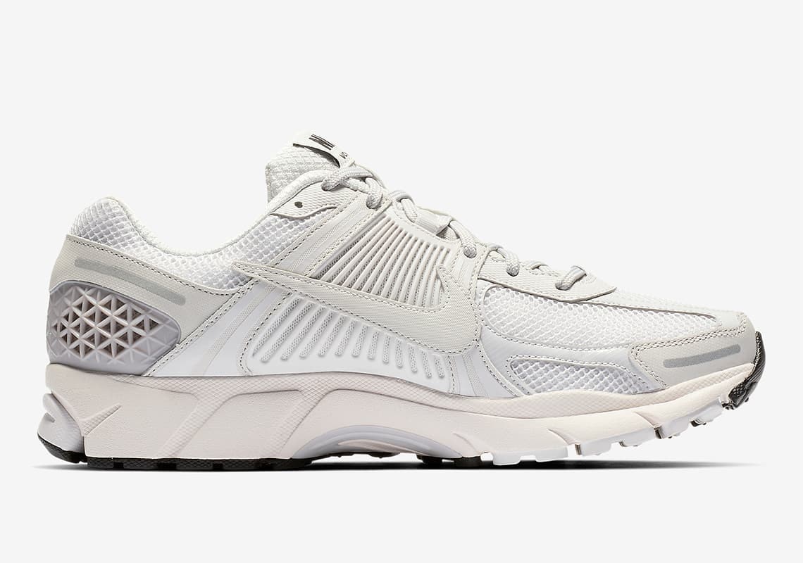 Nike Zoom Vomero 5 "Triple White"