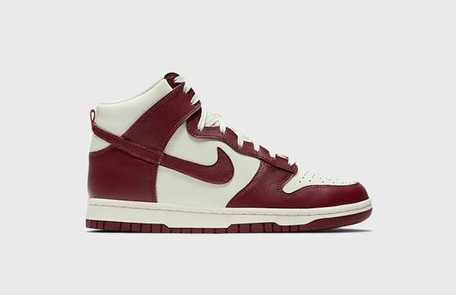 Nike Dunk High "Team Red"