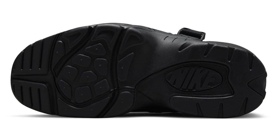 Comme des Garçons x Nike Air Carnivore "Triple Black"