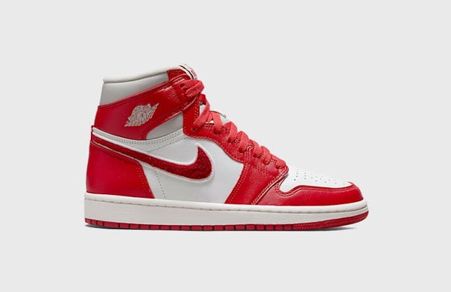 Air Jordan 1 High OG "Varsity Red"